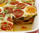 Gemüse-Lasagne mit Tomaten, Paprika und Zucchini