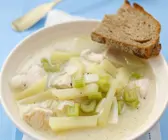 Hähnchensuppe mit Sellerie und Kartoffeln