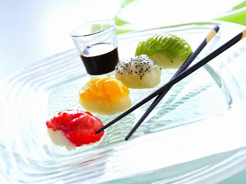Süßes Früchte-Sushi
