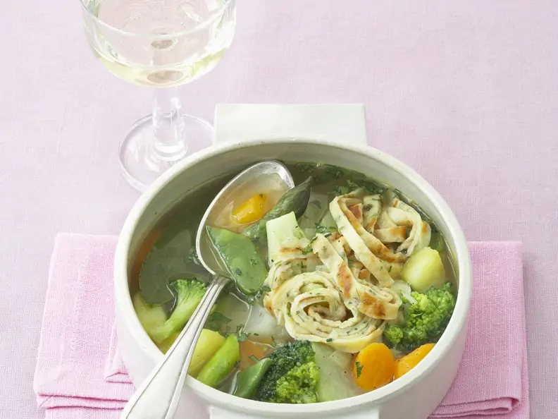 Pfannkuchen-Gemüse-Suppe