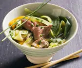 Asiatische Rindfleischsuppe mit Gemüse