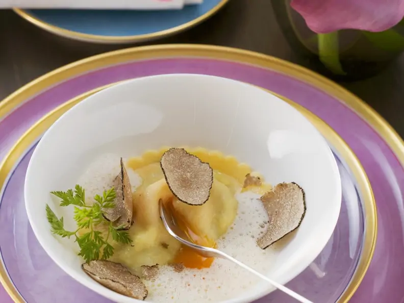 Ravioli mit Eigelb und Trüffeln