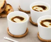 Suppe von Brie und Birne mit Steinpilzöl