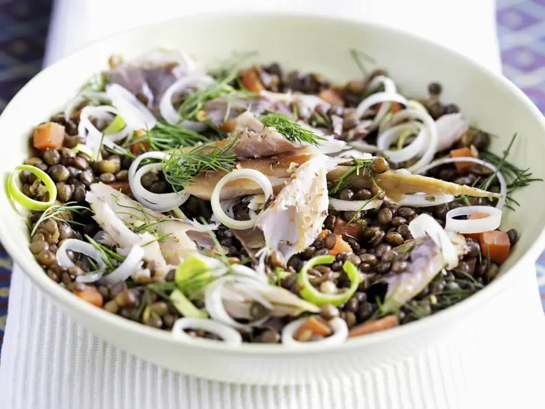 Bunter Linsensalat mit Räucher-Makrele