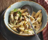 Schwarzwurzeln mit Pilzsoße aus Morcheln