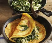 Pfannkuchen aus Kichererbsenmehl mit Mangoldgemüse