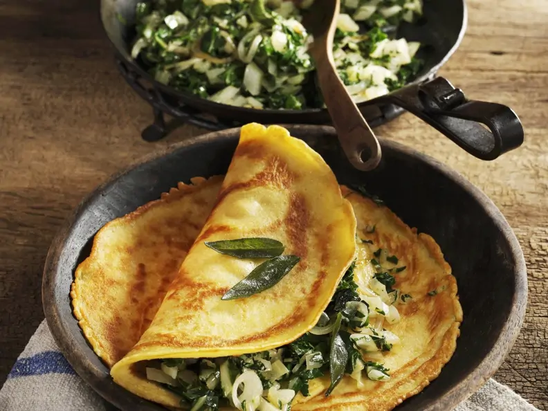 Pfannkuchen aus Kichererbsenmehl mit Mangoldgemüse