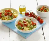 Pasta mit Saubohnen-Tomaten-Soße
