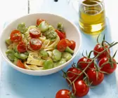 Pasta mit dicken Bohnen und Kirschtomaten