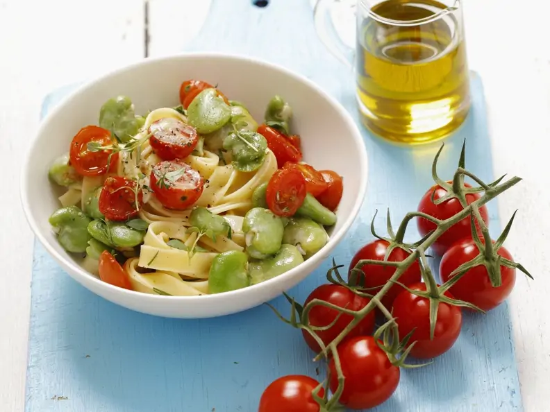 Pasta mit dicken Bohnen und Kirschtomaten
