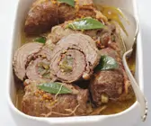 Rouladen vom Rind mit Pancetta und sauren Gurken