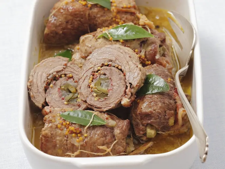 Rouladen vom Rind mit Pancetta und sauren Gurken