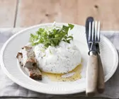 Cremiger Frischkäse mit Kräutern und Öl
