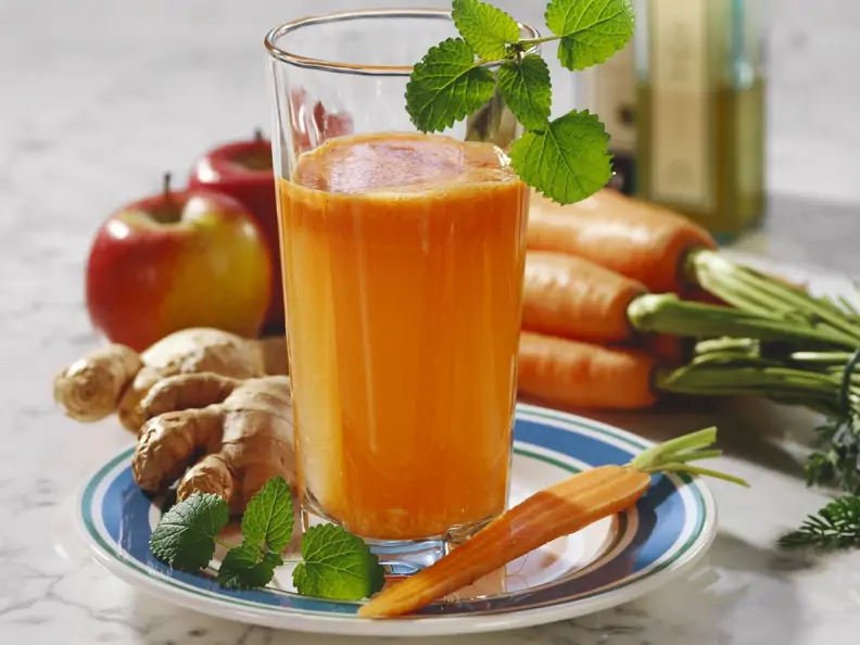 Apfel-Möhren-Saft mit Ingwer