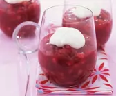 Rote Grütze aus Melonen und Sauerkirschen