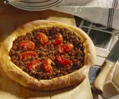 Pizza mit Hackfleisch nach türkischer Art