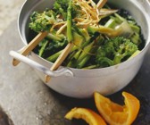 Brokkoli nach chinesischer Art mit Orangensauce