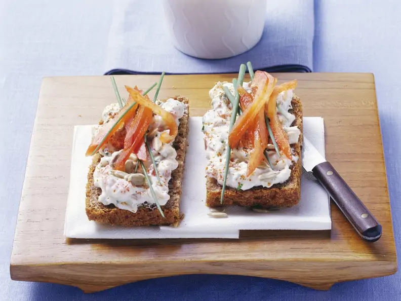Brot mit Paprika-Quark