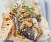 Dorade mit Zitronen-Kräuter-Krümmeln
