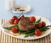 Gebratenes Rinderfilet mit Kirschtomaten und Bohnen