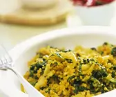 Kurkuma-Bulgur mit Mangold