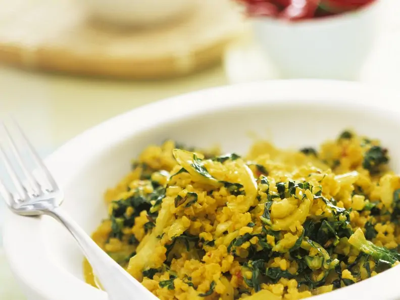 Kurkuma-Bulgur mit Mangold