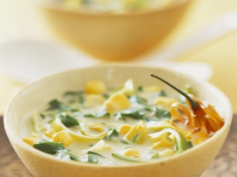 Kokosmilchsuppe mit Spinat und Lauch