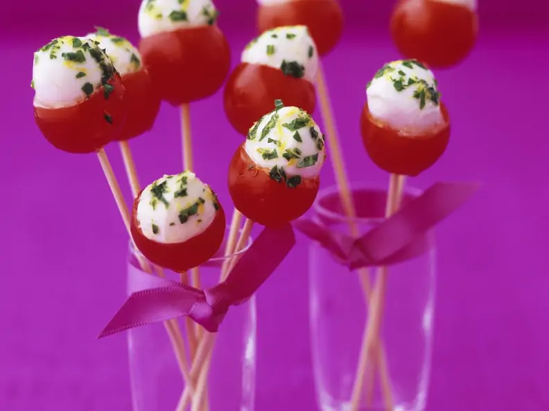 Cocktailtomaten mit Mozzarellafüllung