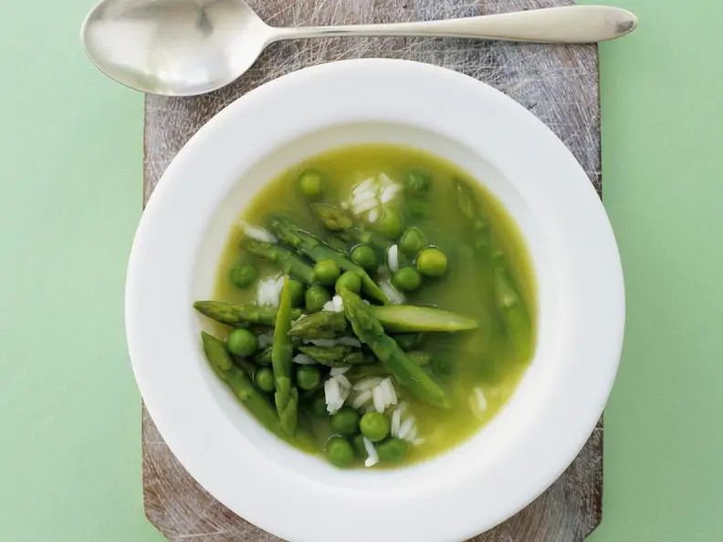 Erbsen-Spargel-Suppe mit Reis