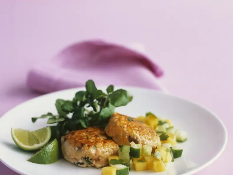 Lachspuffer mit Mango-Salsa