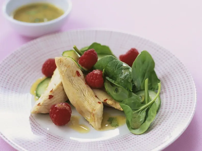 Hähnchenbrustfilet mit Spinat und Himbeeren