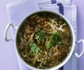 Lammsuppe mit Friseesalat
