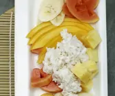Kokos-Milchreis mit exotischen Früchten