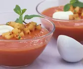 Kalte Tomatensuppe mit Melone und Chili