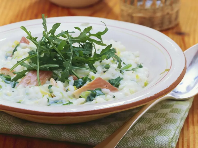 Risotto mit Rucola und Räucherfisch