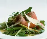Roastbeef mit Spargel-Avocado-Salat