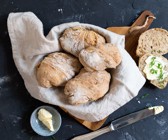 Einfache Sauerteigbrötchen