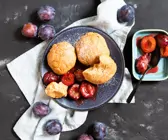 Dampfnudeln mit Zwetschgensauce