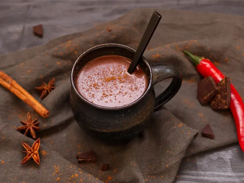 Spicy Hot Chocolate in dunkler Tasse