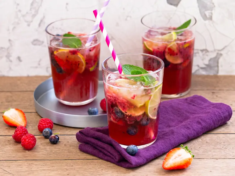 Kombucha-Beeren-Mocktail