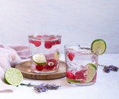 Lavendelwasser mit Himbeeren