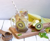 Chia-Wasser mit Kiwi