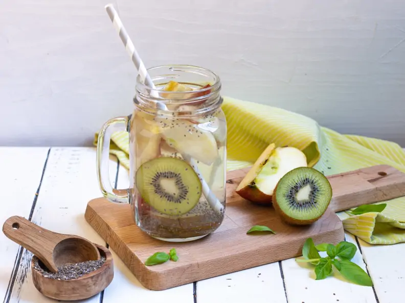 Chia-Wasser mit Kiwi