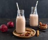 Pflaumen-Dattel-Shake