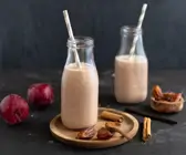 Pflaumen-Dattel-Shake