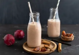 Pflaumen-Dattel-Shake