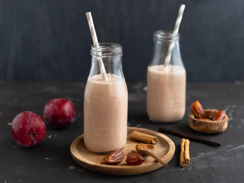 Pflaumen-Dattel-Shake