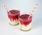 Zweifarbiger Kirsch-Bananen-Smoothie