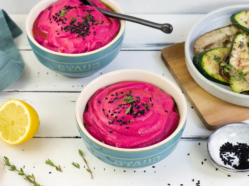 Rote-Bete-Hummus mit Meerrettich