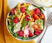 Linsennudel-Bowl mit Skyr-Leinöl-Dip